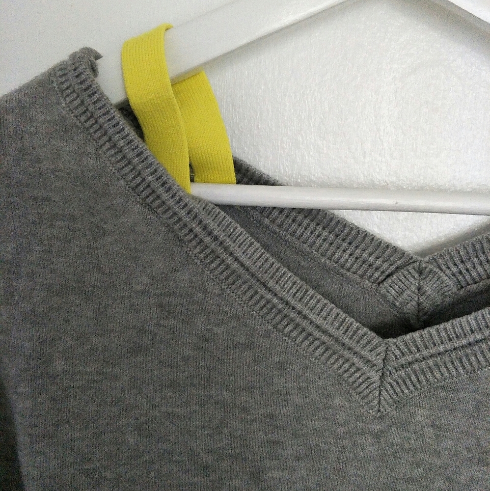 Chic Sweater - image 3